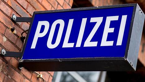 Am Tag danach zeigten die Opfer der Attacke den Vorfall in einer Polizeiinspektion an, das Kommissariat 44 ermittelt in dem Fall. (Symbolbild)