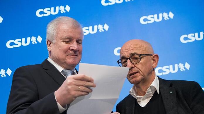 Bundesinnenminister Horst Seehofer (CSU, l) und der langjährige Landtagsabgeordnete Alfred Sauter (CSU).