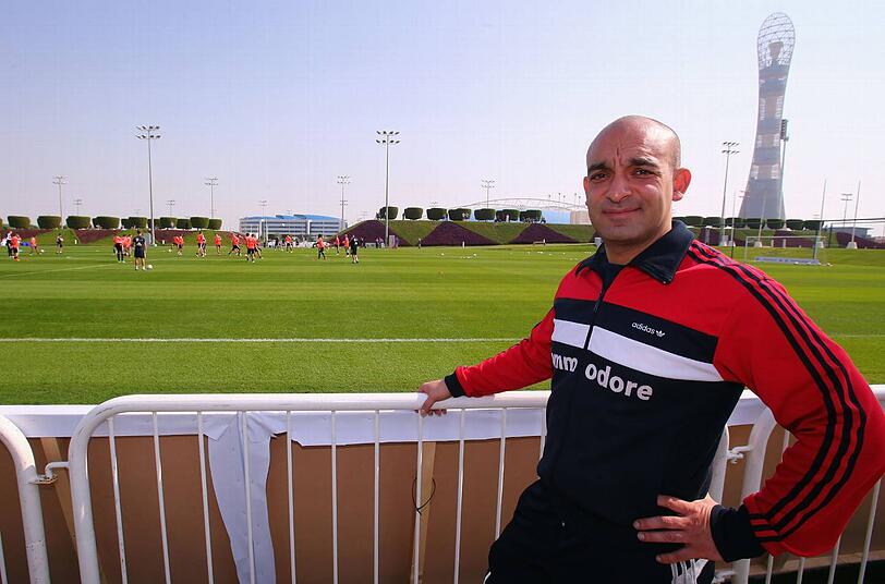 Ganz nah dran am FC Bayern im Trainingslager in Doha, Katar: AZ-Kolumnist und Kabarettist Django Asül.