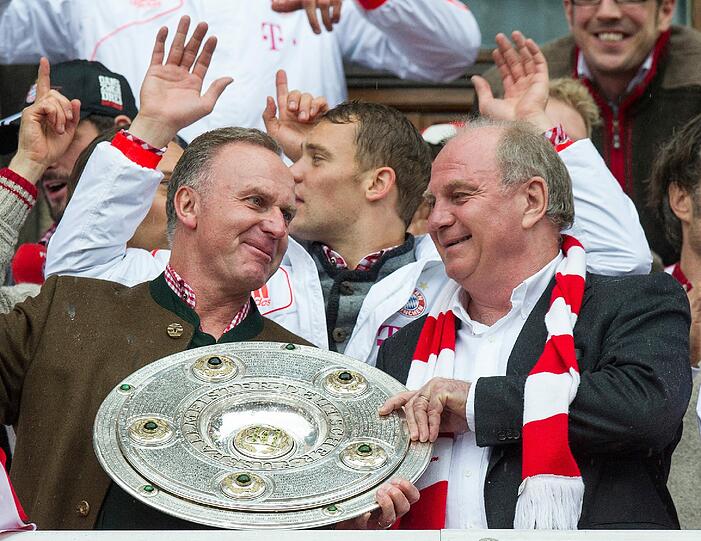 Mia san Triple. Die Bilder von der Bayern-Siegesfeier auf dem Rathaus-Balkon.