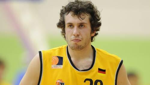 19 Jahre jung, 29 Punkte: Hexer Basti Doreth. 19 Jahre jung, 29 Punkte: Hexer Basti Doreth.