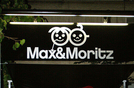 Der Türsteher wollte sie nicht in den Club "Max&Moritz" reinlassen, dann schlugen die Täter zu.