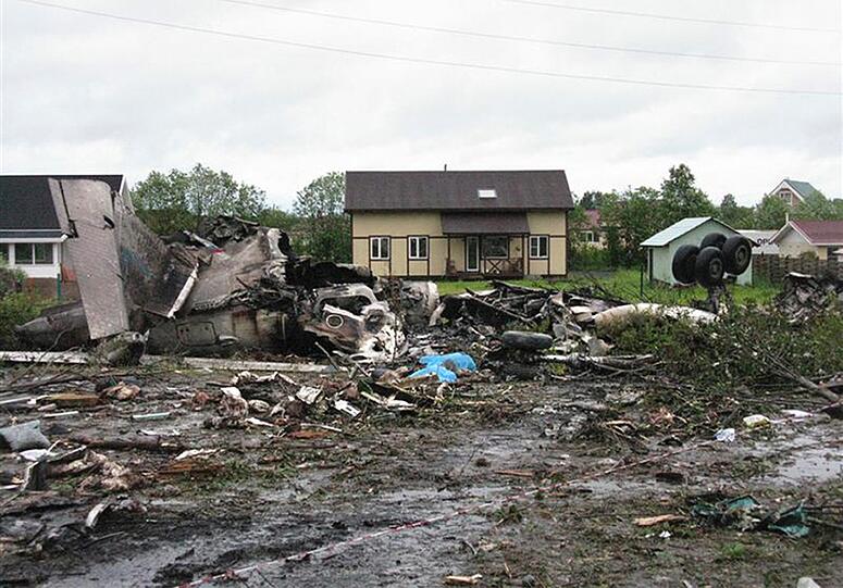 Flugzeugabsturz in Russland: Die Bilder