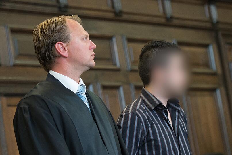 Der Vater der getöteten Yagmur (r)