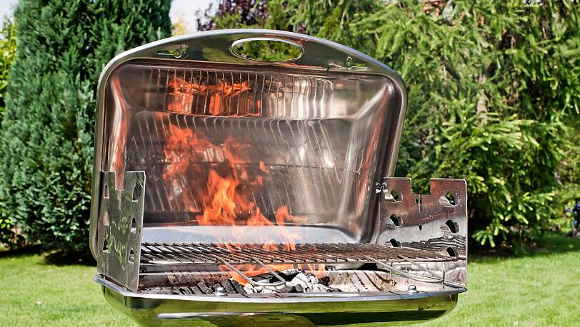 Die Familie wollte sich offenbar an einem Holzkohlegrill wärmen. Mutter unhd Tochter starben an einer Kohlenmonoxid-Vergiftung. Die Familie wollte sich offenbar an einem Holzkohlegrill wärmen. Mutter unhd Tochter starben an einer Kohlenmonoxid-Vergiftung.