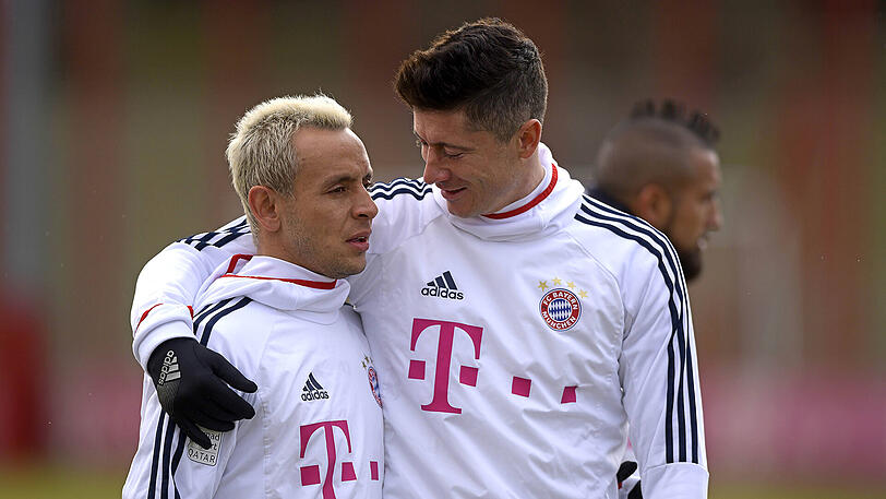 Der eine Bayern-Star bleibt bei blond &ndash; der andere trägt jetzt wieder braun: Rafinha (l.) und Rückkehrer Robert Lewandowski.