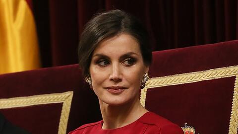 Letizia von Spanien hat leichte Corona-Symptome.