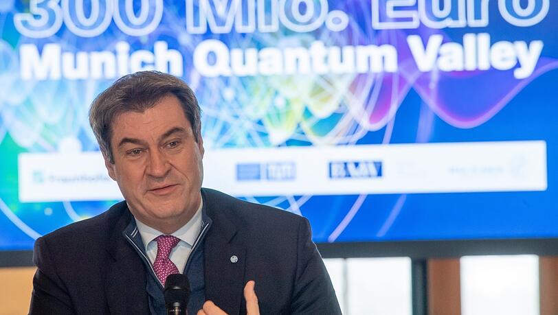 Startschuss vor vier Jahren: Markus Söder (CSU), Ministerpräsident von Bayern, nimmt im Januar 2021 an der Unterzeichnung eines "Memorandum of Understanding" zur Gründung der Forschungsinitiative "Munich Quantum Valley" teil. Startschuss vor vier Jahren: Markus Söder (CSU), Ministerpräsident von Bayern, nimmt im Januar 2021 an der Unterzeichnung eines "Memorandum of Understanding" zur Gründung der Forschungsinitiative "Munich Quantum Valley" teil.