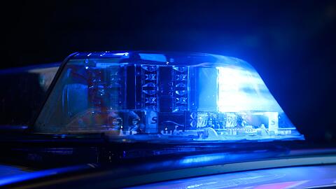 Auf der A96 bei Lindau verunglücken zwei Bundespolizisten mit ihrem Streifenwagen. (Symbolbild)