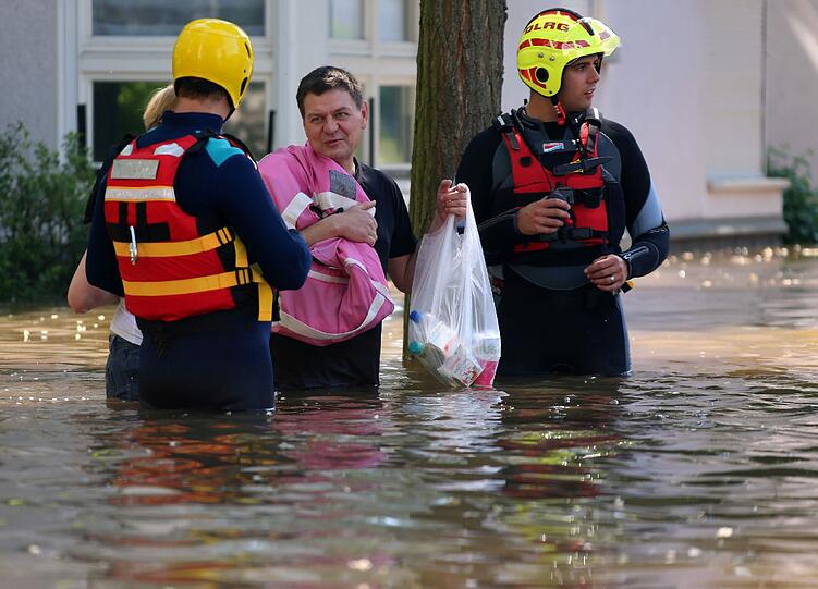 In Magdeburg hat sich die Hochwasserlage an der Elbe weiter zugespitzt.