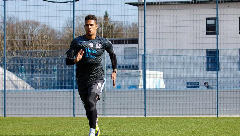 Rubin Okotie trainiert seit Wochen nur individuell. Rubin Okotie trainiert seit Wochen nur individuell.