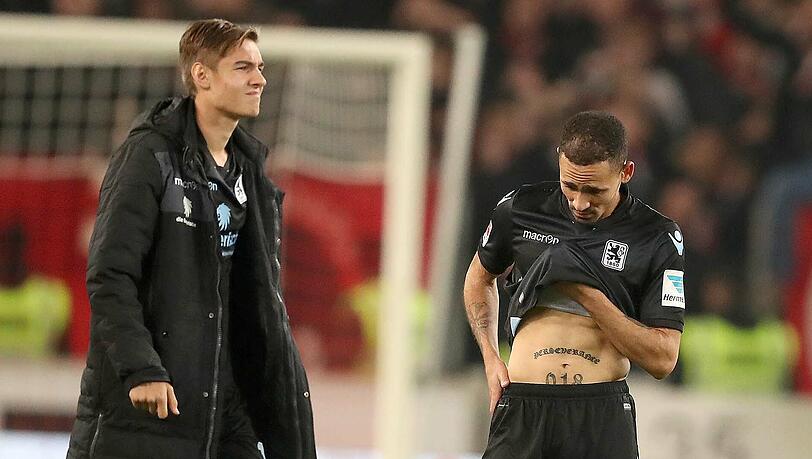 Werden wohl nicht mehr für die Löwen in der Regionalliga spielen: Florian Neuhaus (l.) und Daylon Claasen. Werden wohl nicht mehr für die Löwen in der Regionalliga spielen: Florian Neuhaus (l.) und Daylon Claasen.