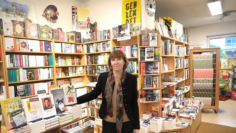 Buchhändlerin Ute Böhnke (67) beklagt, dass viel weniger Bücherfreunde zum Stöbern in den Laden direkt am Romanplatz kommen Buchhändlerin Ute Böhnke (67) beklagt, dass viel weniger Bücherfreunde zum Stöbern in den Laden direkt am Romanplatz kommen