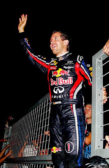 Die ganz große Vettel-Party: So lässt es der alte neue Weltmeister in Suzuka krachen. Die Bilder