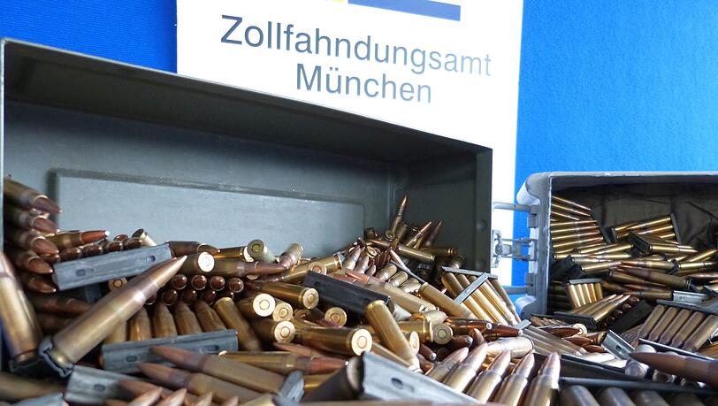 Fast 2000 Schuss Munition haben Zollfahnder bei einem Rentner im Keller gefunden Fast 2000 Schuss Munition haben Zollfahnder bei einem Rentner im Keller gefunden