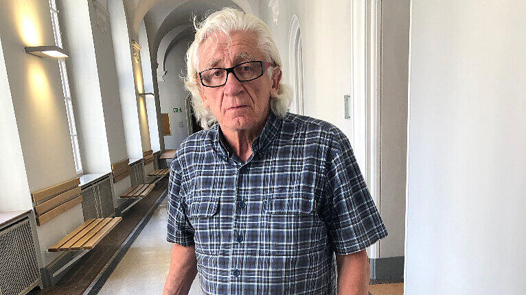 Nach der Verhandlung: Max Winter im Flur des Justizpalastes.