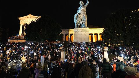Ein Gefühl, das begeistert: Zum zweiten Mal innerhalb weniger Wochen demonstrierten über 100.000 Menschen in München für weltoffene Gesellschaft.