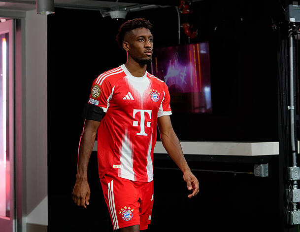 Das aktuelle Heimtrikot des FC Bayern wird von zahlreichen Fans kritisch gesehen. Das aktuelle Heimtrikot des FC Bayern wird von zahlreichen Fans kritisch gesehen.