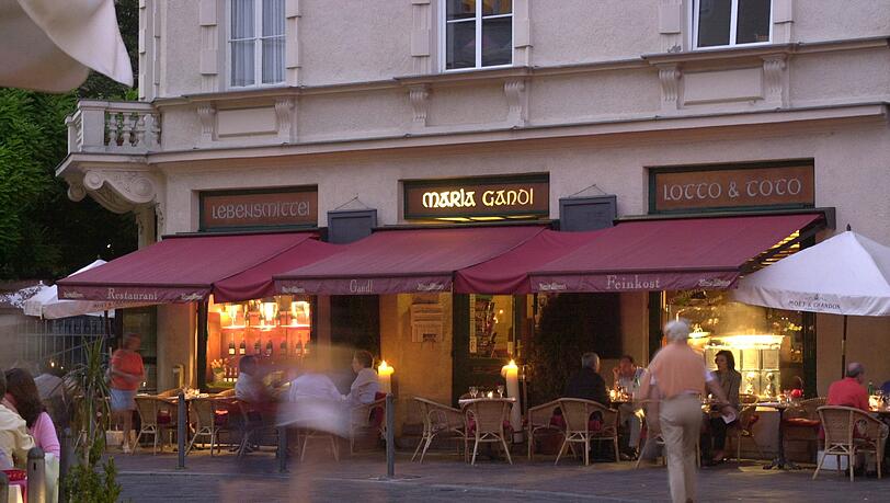 Die Terrasse des Restaurants am St.-Anna-Platz ist im Sommer einer der schönsten Orte im Lehel. Die Terrasse des Restaurants am St.-Anna-Platz ist im Sommer einer der schönsten Orte im Lehel.
