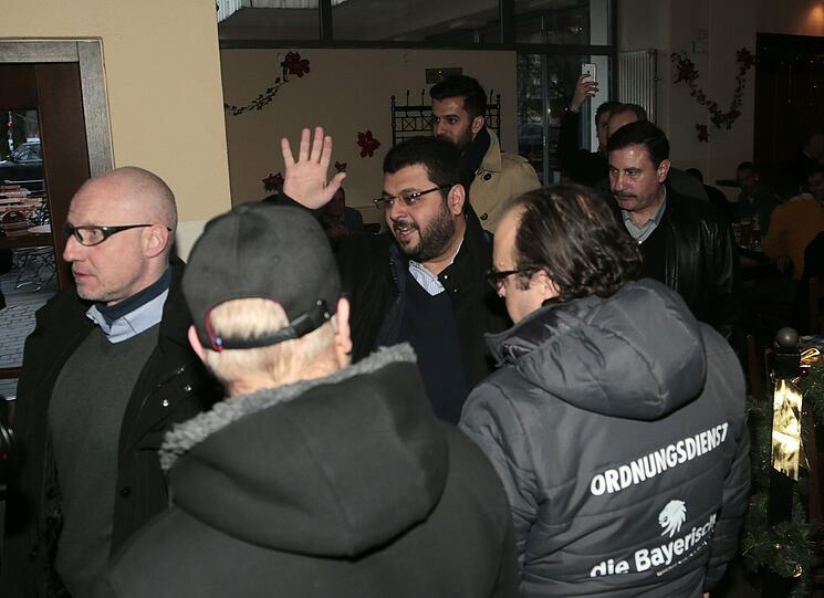 Nach der Pressekonferenz gab es ein gemeinsames Mittagessen mit den Löwen-Fans im Pschorr-Bräuhaus. Auch Investor Hasan Ismaik und Präsident Peter Casalette waren vor Ort.