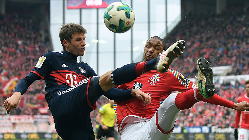 Thomas Müller: Note 4. Der Kapitän ähnlich wie in der Nationalmannschaft als Rechtsaußen aufgestellt. Einige seiner Bälle gingen ins Leere. Arbeitete immens viel für die Mannschaft, kam über den Kampf und die Laufarbeit. Vergab zwei recht dicke Chancen.