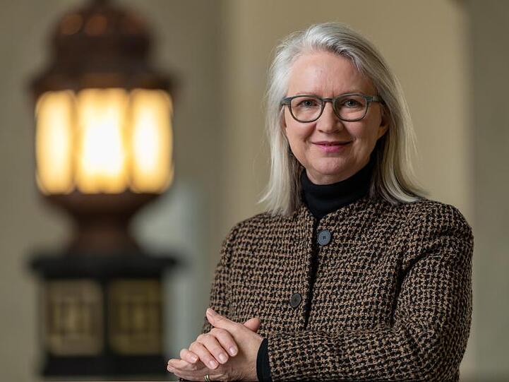 "Ich erwarte, dass die Wirtschaft mit der langsamen Lockerung der Maßnahmen auch rasch wieder ins Laufen kommt", sagt Monika Schnitzer.