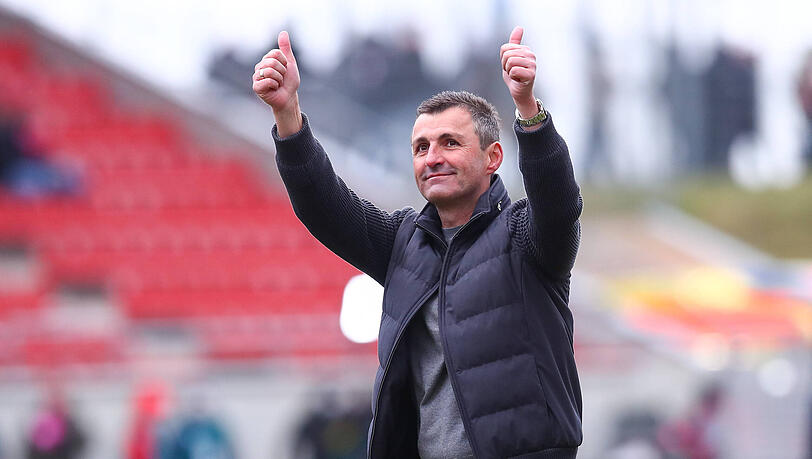 Löwen-Trainer Michael Köllner wechselte beim FSV Zwickau den Sieg ein.