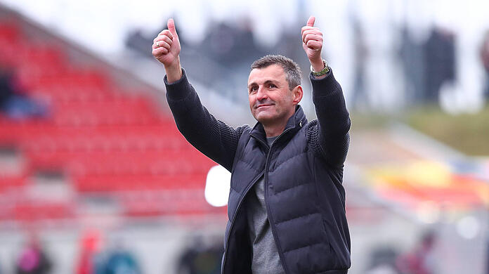 Löwen-Trainer Michael Köllner wechselte beim FSV Zwickau den Sieg ein.