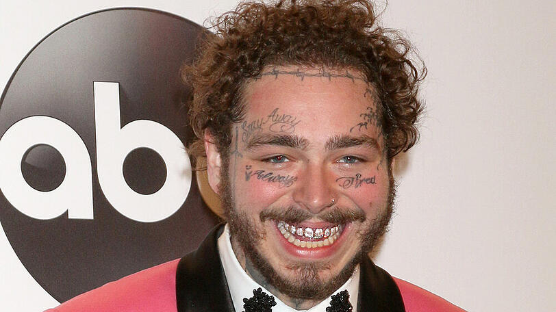 Post Malone trägt jetzt kurzgeschorene Haare.