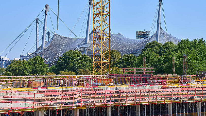 Blick auf die Baustelle: Der SAP Garden wird die neue Heimat des EHC Red Bull München und zusätzliche Spielstätte des FC Bayern Basketball. (Archivbild)