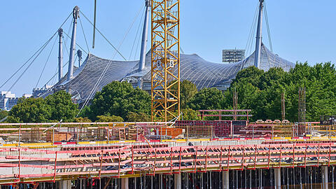 Blick auf die Baustelle: Der SAP Garden wird die neue Heimat des EHC Red Bull München und zusätzliche Spielstätte des FC Bayern Basketball. (Archivbild)