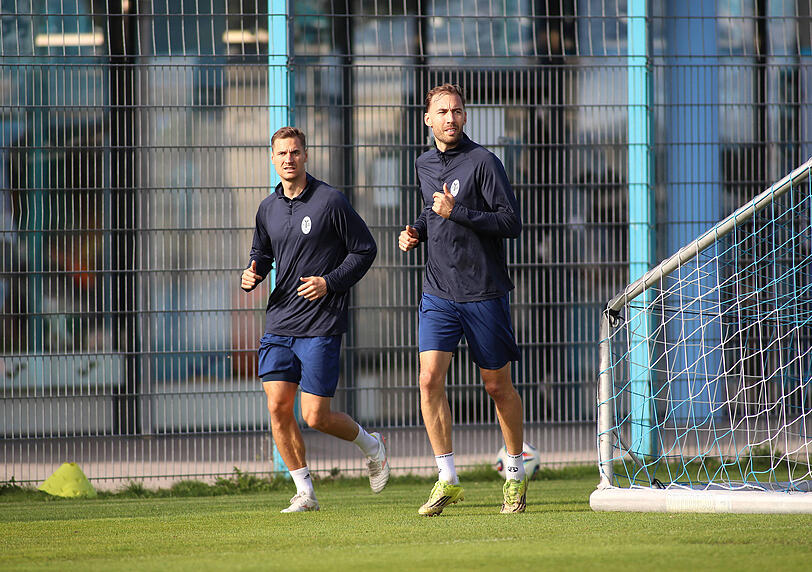 Auf dem Sprung zurück: Dennis Dressel (l.) und Michael Eberwein beim individuellen Aufbautraining unter der Woche. Auf dem Sprung zurück: Dennis Dressel (l.) und Michael Eberwein beim individuellen Aufbautraining unter der Woche.