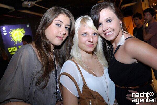 Hier geht's auch hoch her: "Remmi Demmi" in der Nachtgalerie. Mehr Bilder unter:  www.nachtagenten.de
