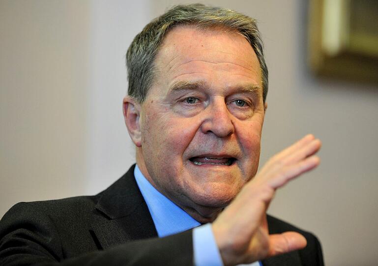 Seinen schönen Sessel im Kabinett verliert er &ndash; aber es gibt ein Trostpflaster vom Steuerzahler: Noch-Minister Wolfgang Heubisch.