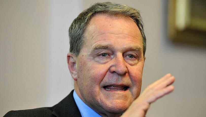 Seinen schönen Sessel im Kabinett verliert er – aber es gibt ein Trostpflaster vom Steuerzahler: Noch-Minister Wolfgang Heubisch. Seinen schönen Sessel im Kabinett verliert er – aber es gibt ein Trostpflaster vom Steuerzahler: Noch-Minister Wolfgang Heubisch.