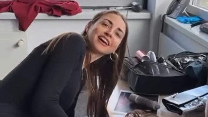 Ekaterina Leonova hat sichtlich Spaß hinter den Kulissen von "Let's Dance" 2023. Ekaterina Leonova hat sichtlich Spaß hinter den Kulissen von "Let's Dance" 2023.