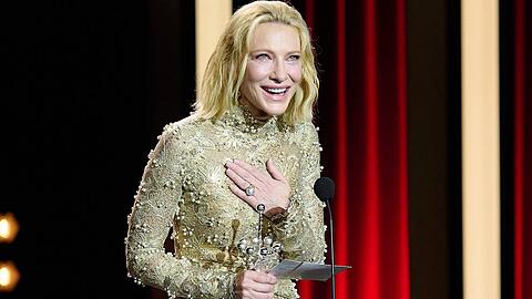 Sichtlich bewegt nahm Cate Blanchett beim San Sebastián Filmfestival den Preis für ihr Lebenswerk entgegen.