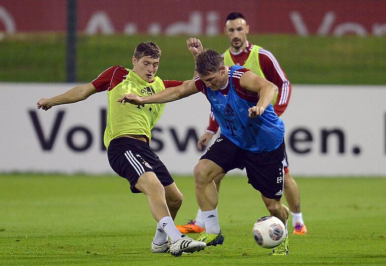 Bastian Schweinsteiger ist wieder voll ins Mannschaftstraining eingestiegen und macht problemlos bei den Trainingsspielen mit.