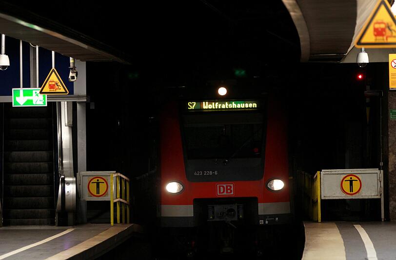 Wegen Sanierungsarbeiten am Hauptbahnhof müssen Gleise im S-Bahntunnel teilweise gesperrt werden.