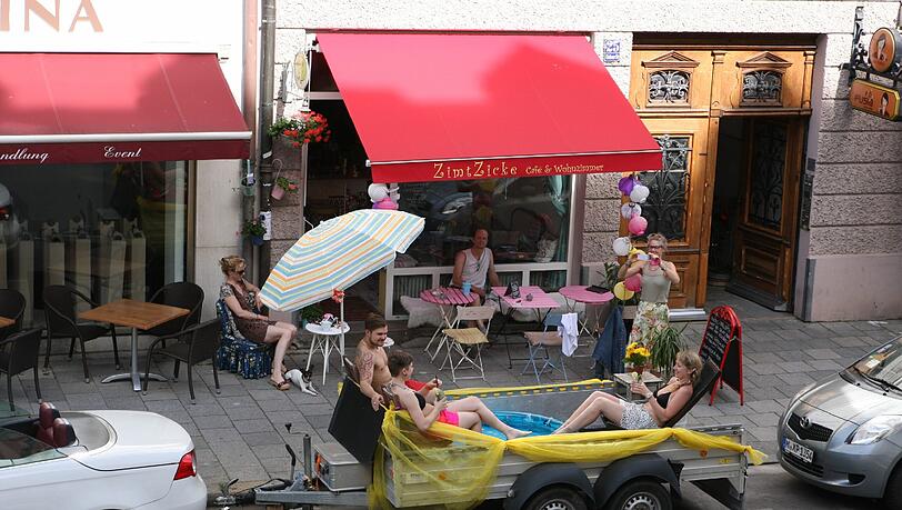 AZ-Leser W. Rheinberger hat die coole Aktion in der Elsässer Straße fotografiert. AZ-Leser W. Rheinberger hat die coole Aktion in der Elsässer Straße fotografiert.