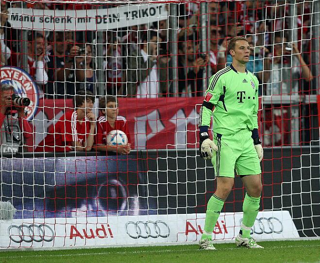 Manuel Neuer - Impressionen von seinem ersten Arbeitstag in der Allianz Arena.