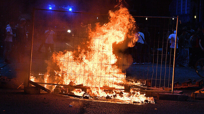 Schockierende Bilder vom Freitagabend: Marodierende Chaoten streifen durch das Hamburger Schanzenviertel, zünden Barrikaden an, randalieren und verbreiten Gewalt.