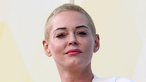 Rose McGowan scheint zufrieden zu sein mit dem Schuldspruch gegen Harvey Weinstein