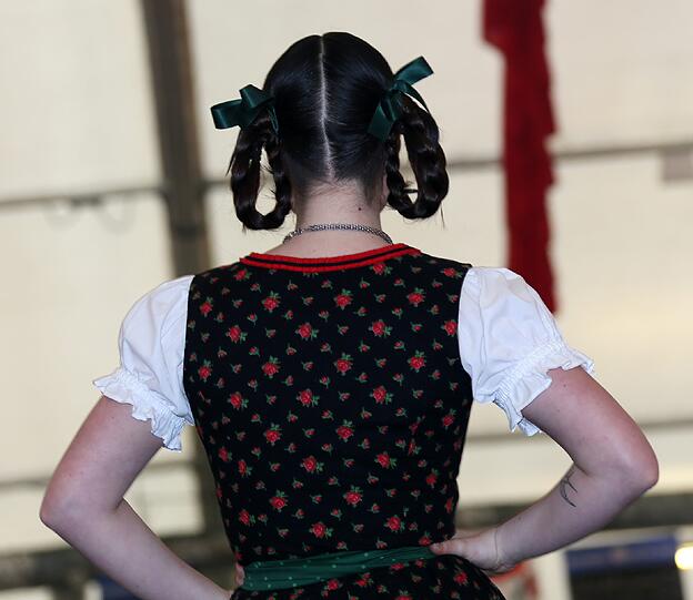 Trachtenmodenschau auf dem 27. Haderner Dorffest. Die Bilder.