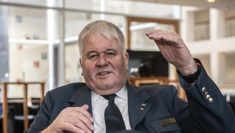 Der scheidende THW-Chef Albrecht Broemme hat für den Ernstfall bestens vorgesorgt - unter anderem mit Fleisch und Whiskey.