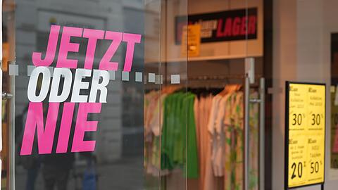 Allzu lange dürfte es nicht dauern, bis der Klamottenverkauf in Gerry-Weber-Shop in Deutschland Geschichte ist.