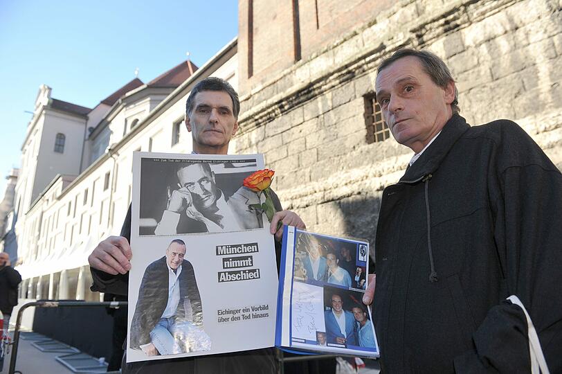 Fans des verstorbenen Regisseurs und Produzenten