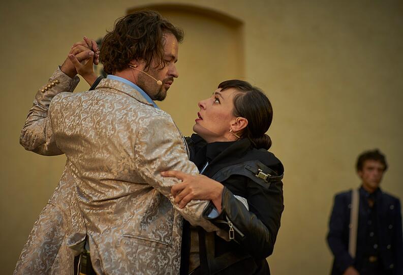 David Tobias Schneider ist der verstrickte Don Juan.