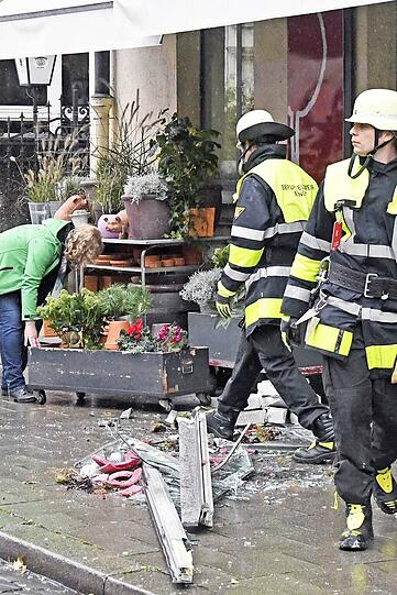 Die heftige Explosion verwüstete den Blumenladen. Die Bilder!