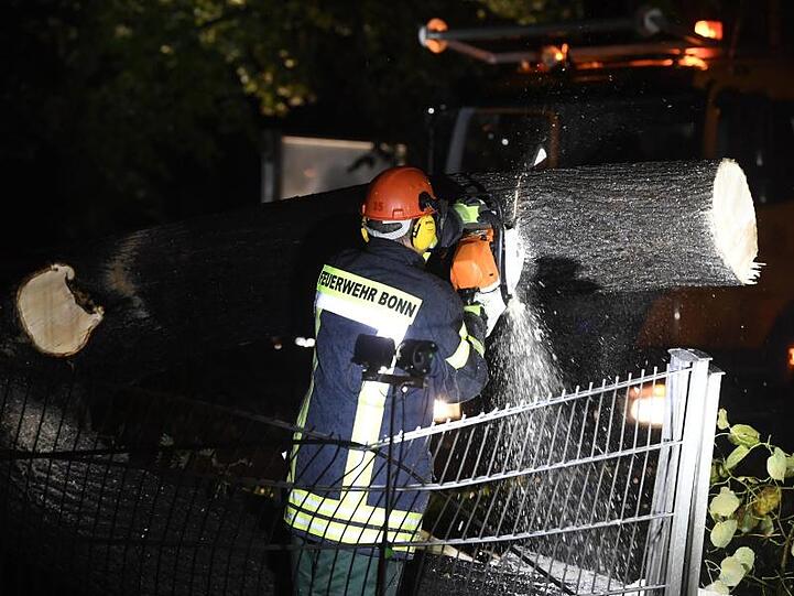 In Bonn zählte die Feuerwehr mehrere Hundert Einsätze.